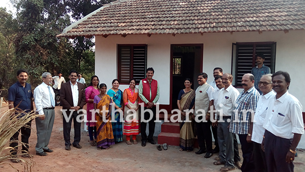 ಬಡ ಮಹಿಳೆಗೆ ಲಯನ್ಸ್ ಕ್ಲಬ್‌ನಿಂದ ಮನೆ ಹಸ್ತಾಂತರ